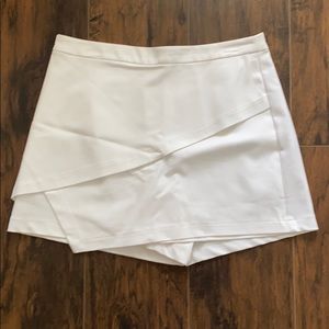 Gianni Bini white skort Size large